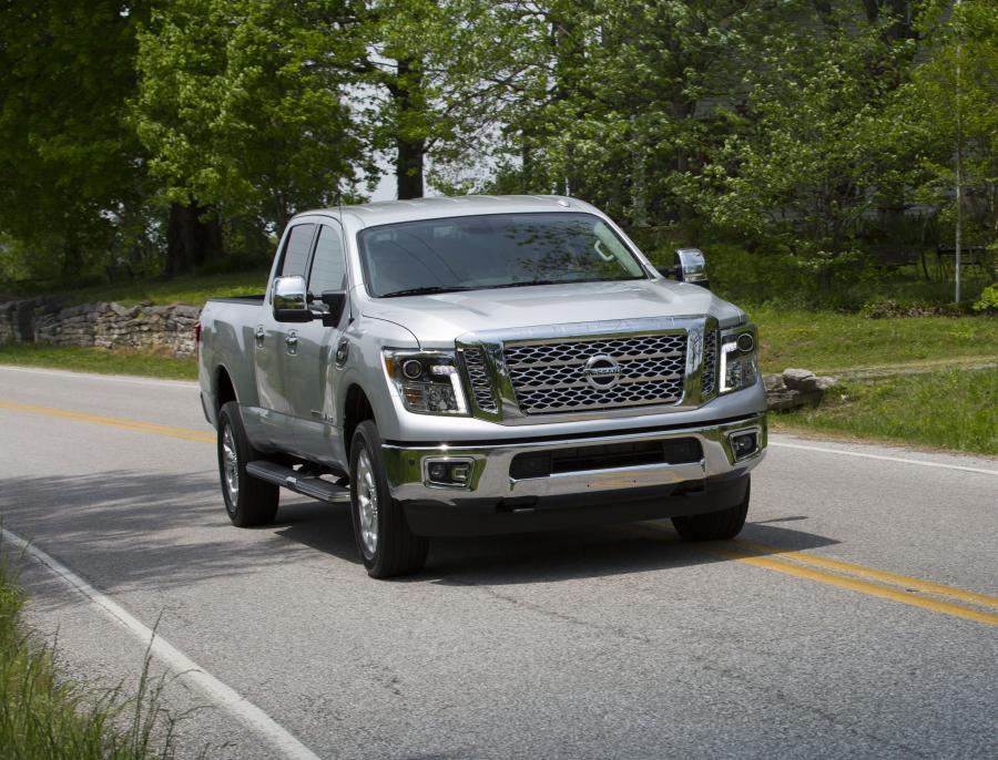  Nissan Titan XD SL Crew Cab 2016 года  (фото 9 из 11)